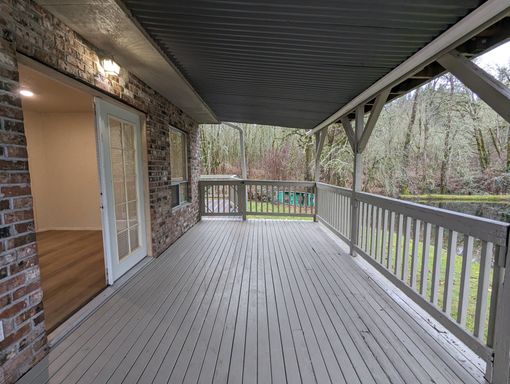 Charming 1 Bedroom Apartment with a Pond View - Washer & Dryer, Large Covered Deck!