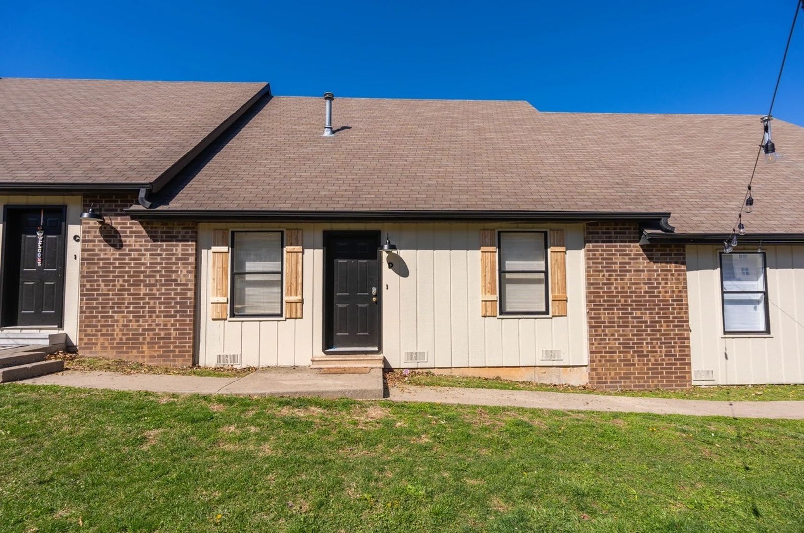 Springfield Apartment: 417 E Madison