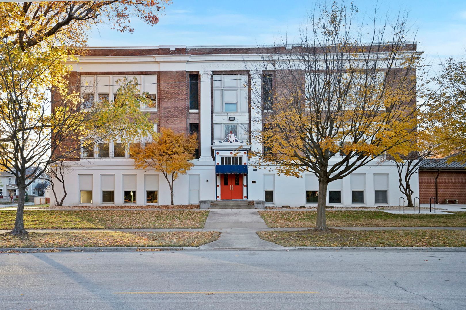 Springfield Apartment: 1409 N Washington Ave