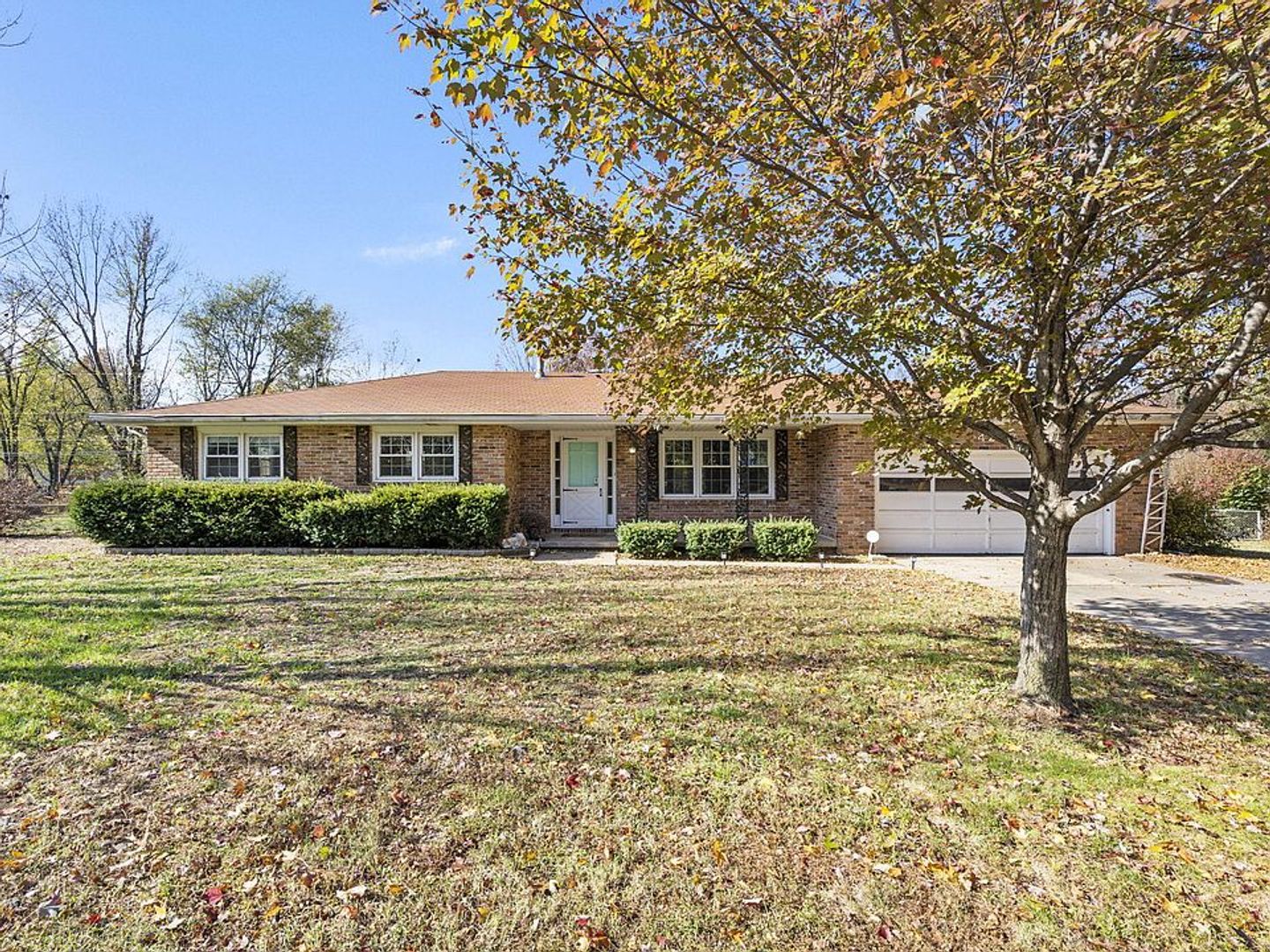 Springfield House: 4267 S Ridgecrest Dr