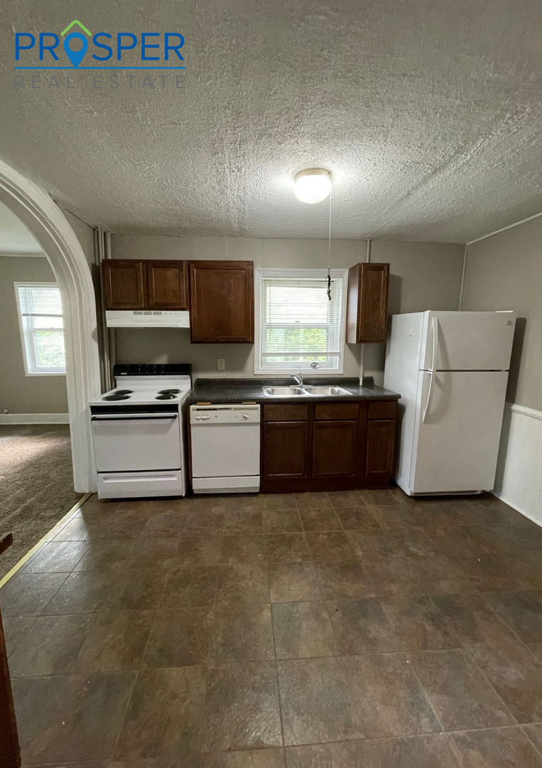 Eau Claire Apartment: 122 Broadway Street