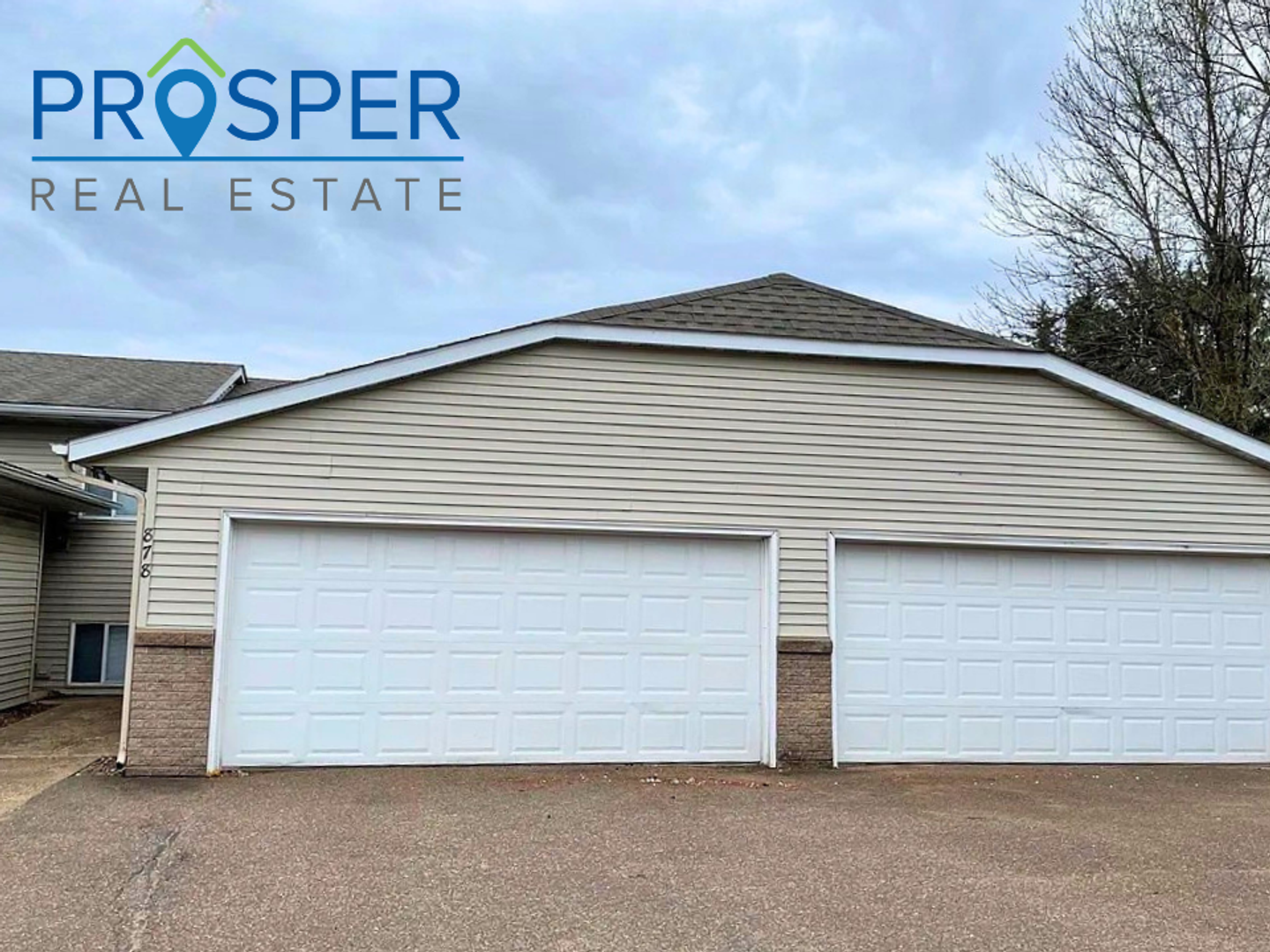 Eau Claire Apartment: 874 Kari Drive