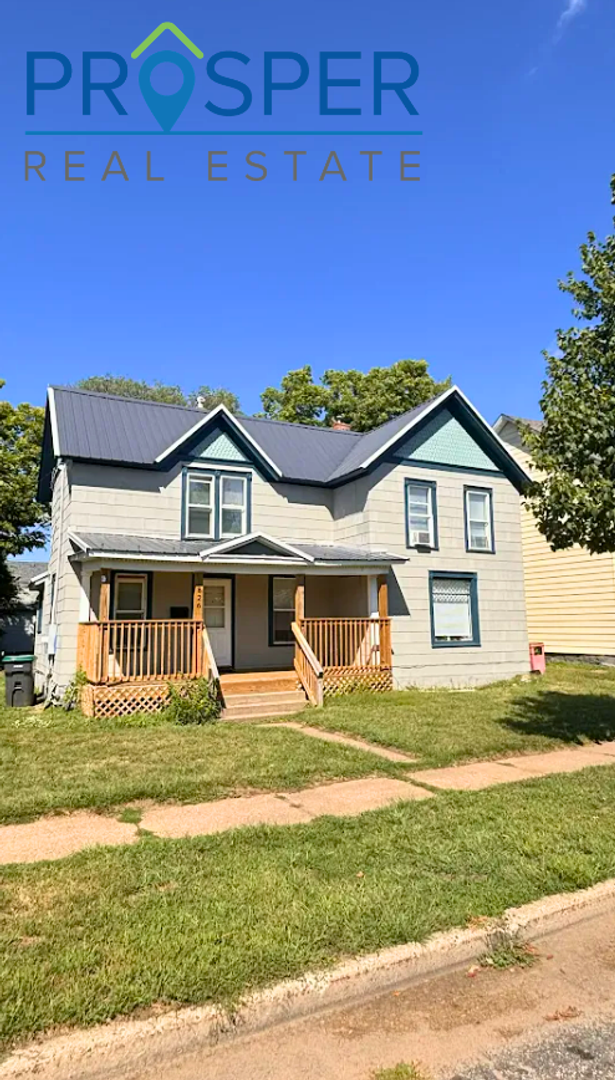 Eau Claire Apartment: 826 Menomonie Street