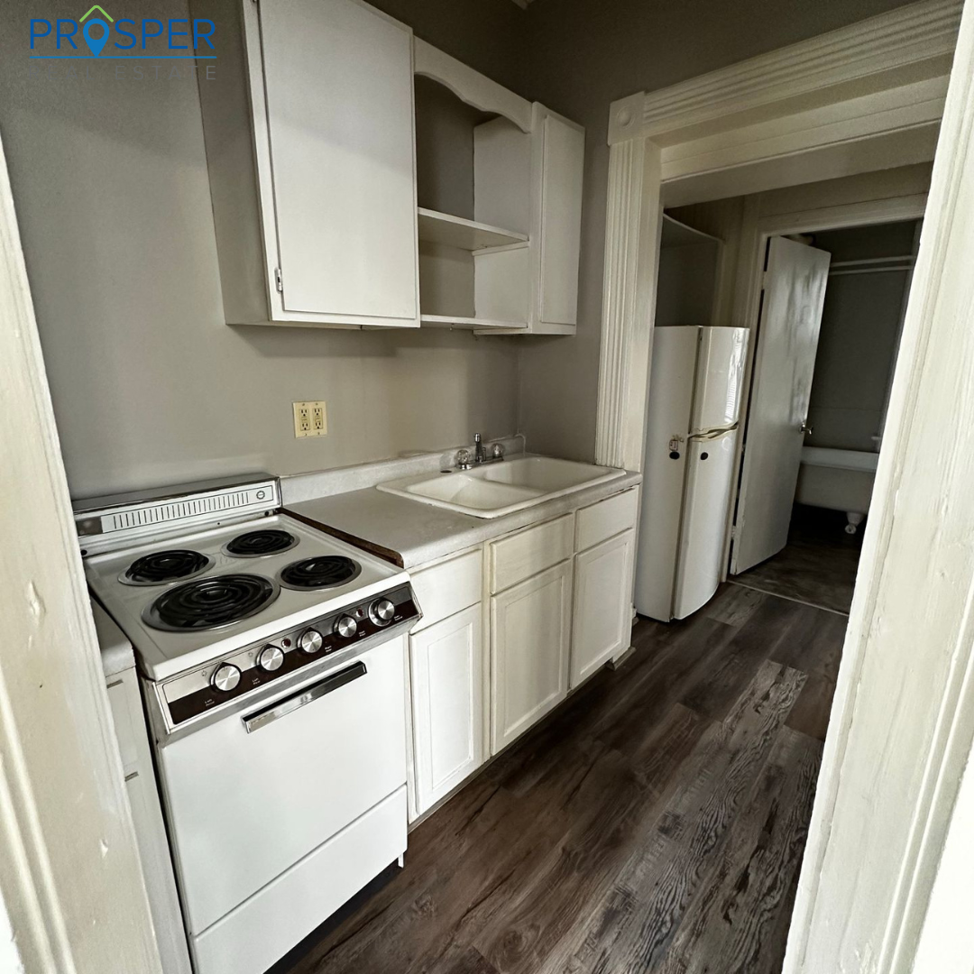 Eau Claire Apartment: 1820 Whipple St