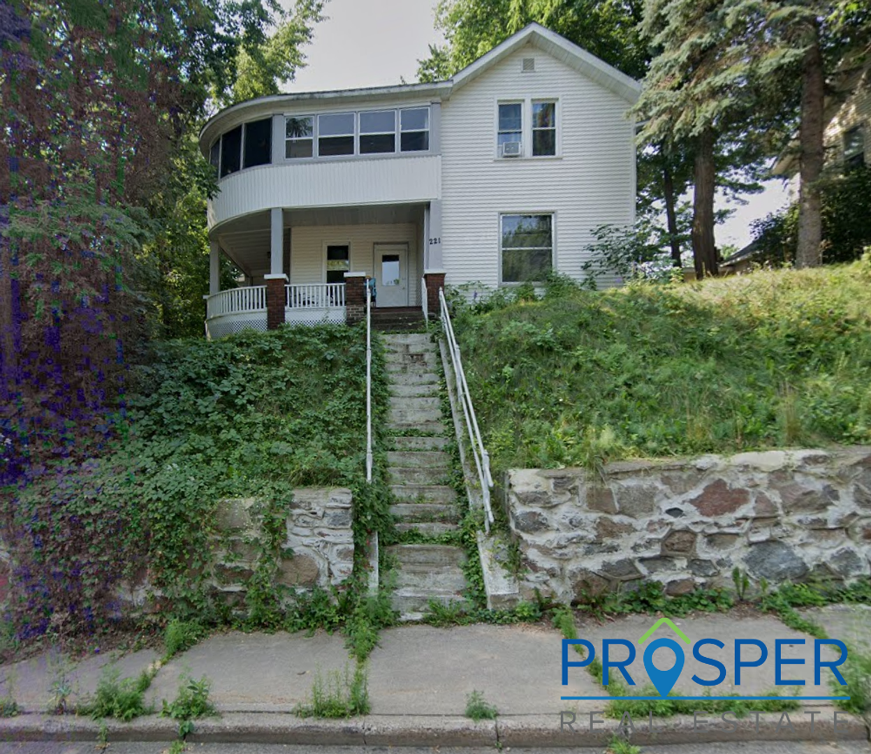 Chippewa Falls Apartment: 221 Stanley St