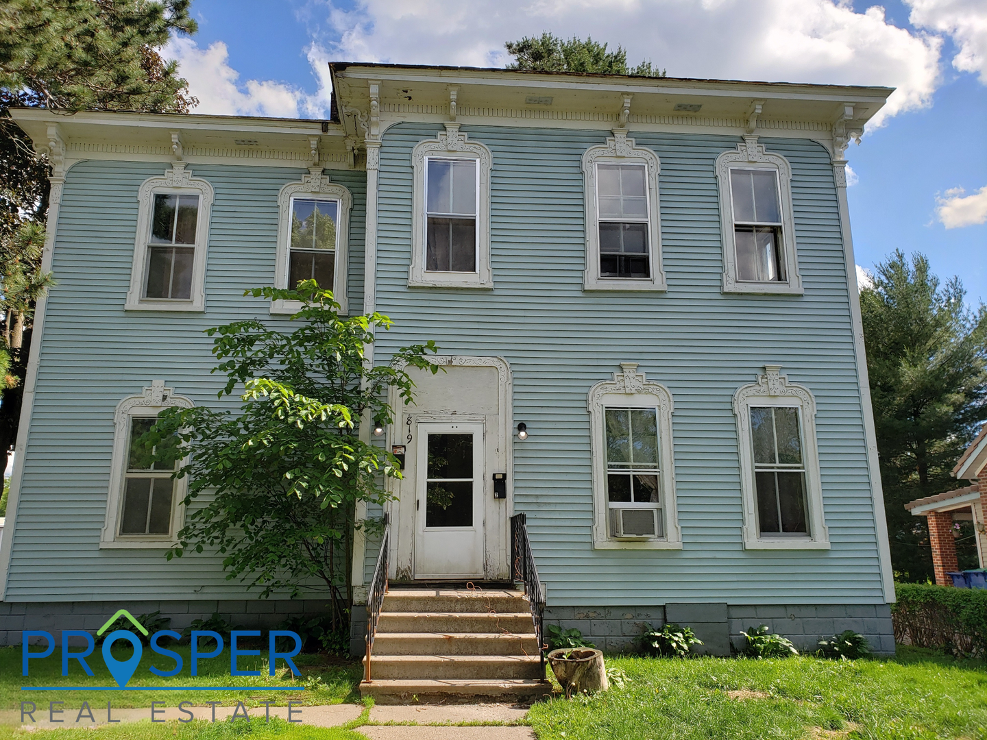 Wausau Apartment: 819 LeMessurier Street