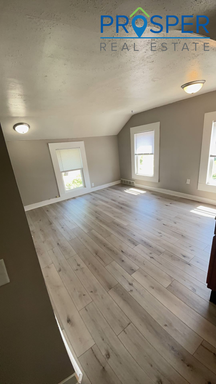 Listing photo thumbnail