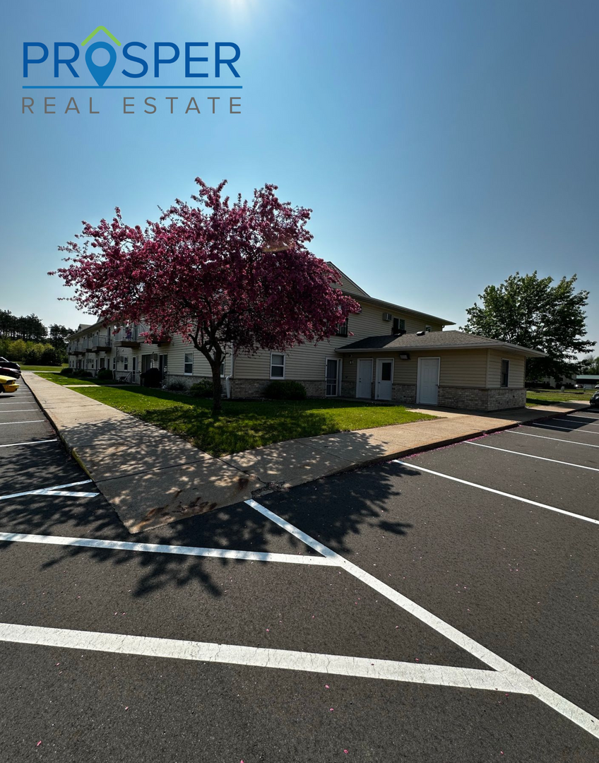 Chippewa Falls Apartment: 400 Pumphouse Road