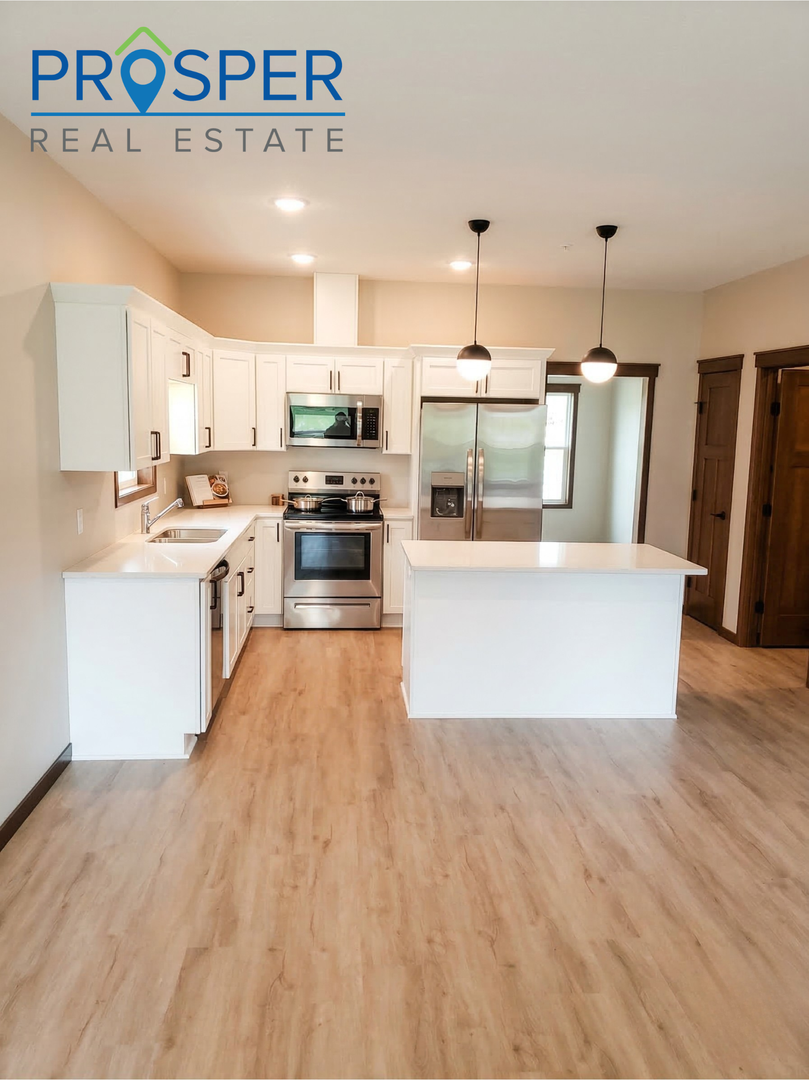 Chippewa Falls Apartment: 510 First Ave