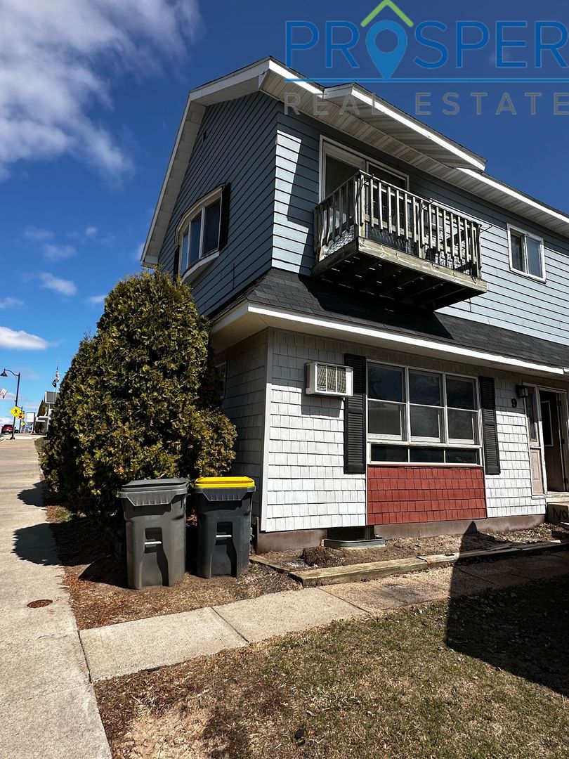 Hammond Apartment: 1050 Davis St