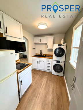 Minimal Fuss, Maximum Comfort Lower Unit - $200 credit off the first months rent! – photo 1