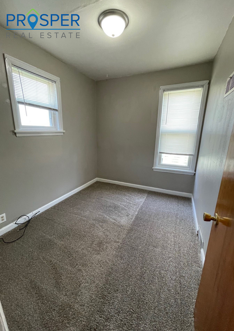 Eau Claire Apartment: 606 Menomonie Street