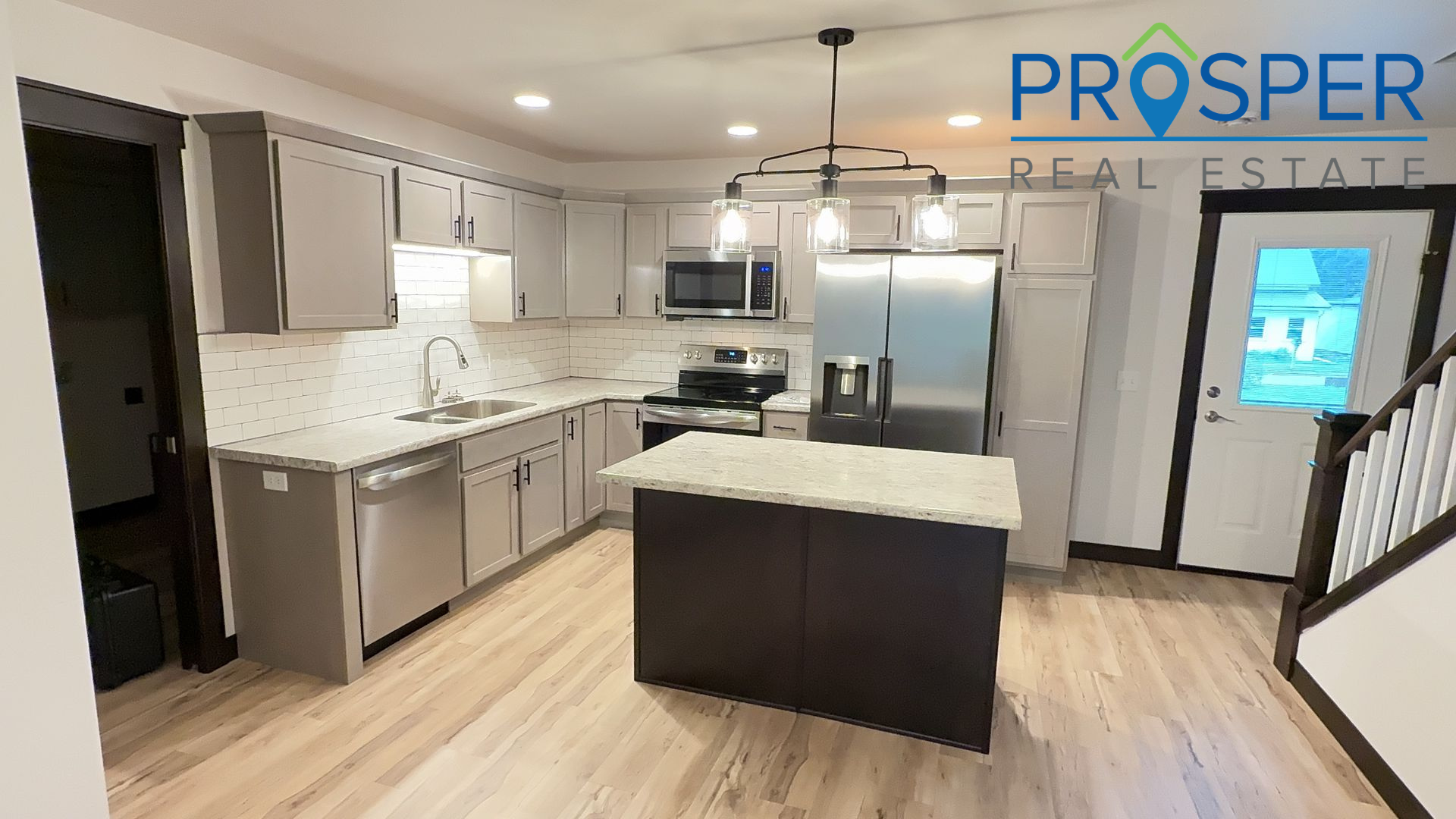 Stanley Apartment: 335 3rd Ave