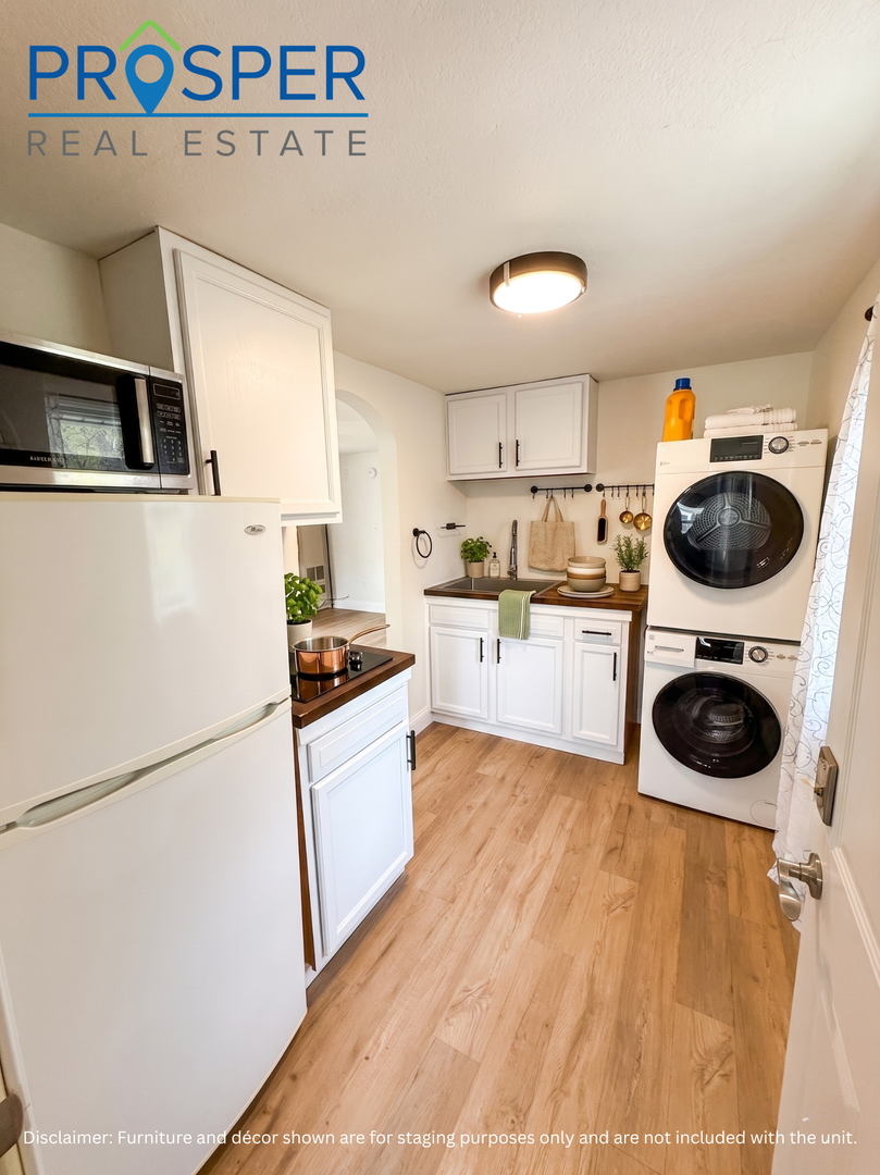 Eau Claire Apartment: 1806 Crescent Ave.