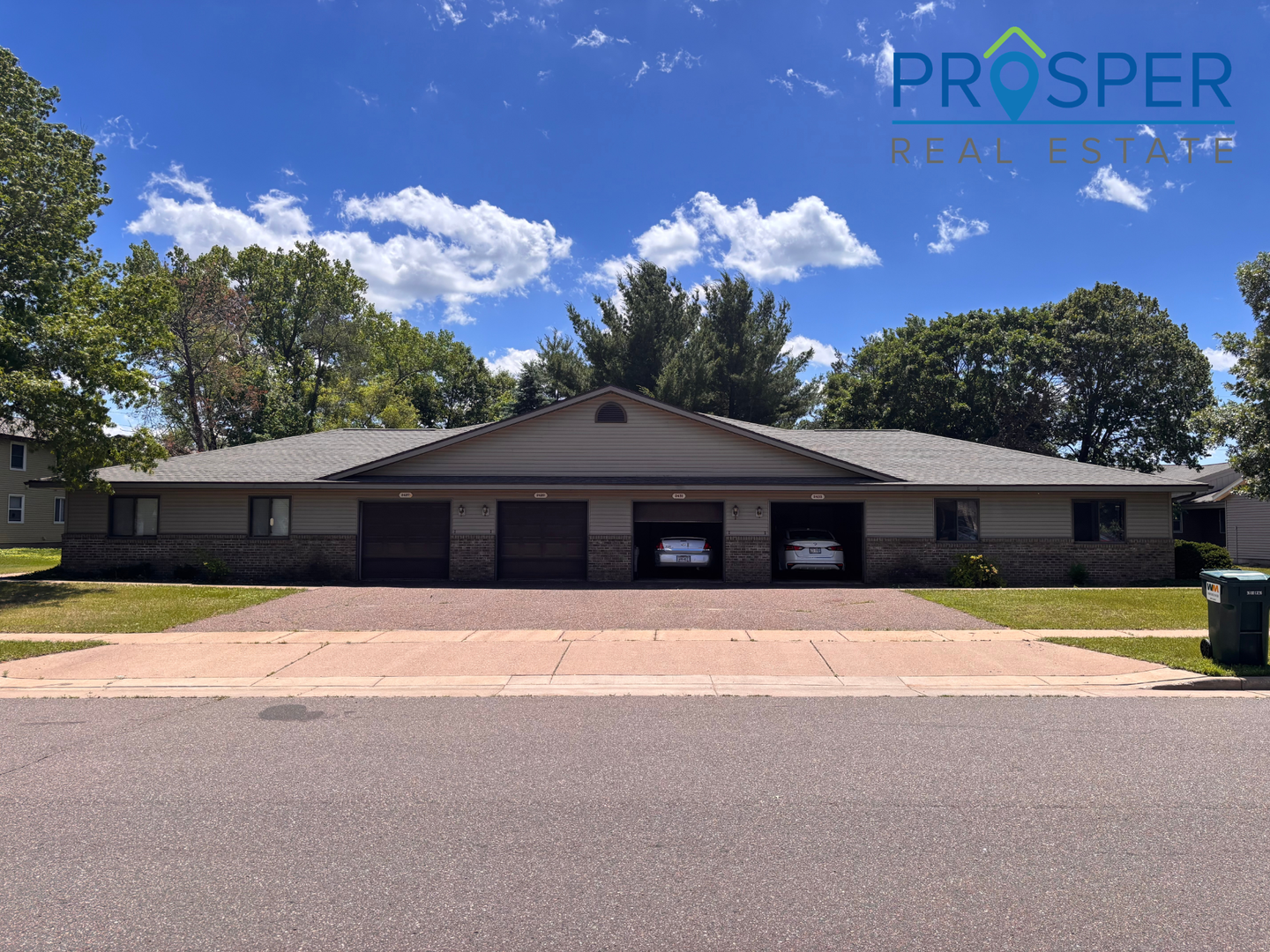 Altoona Apartment: 2427 New Pine Dr