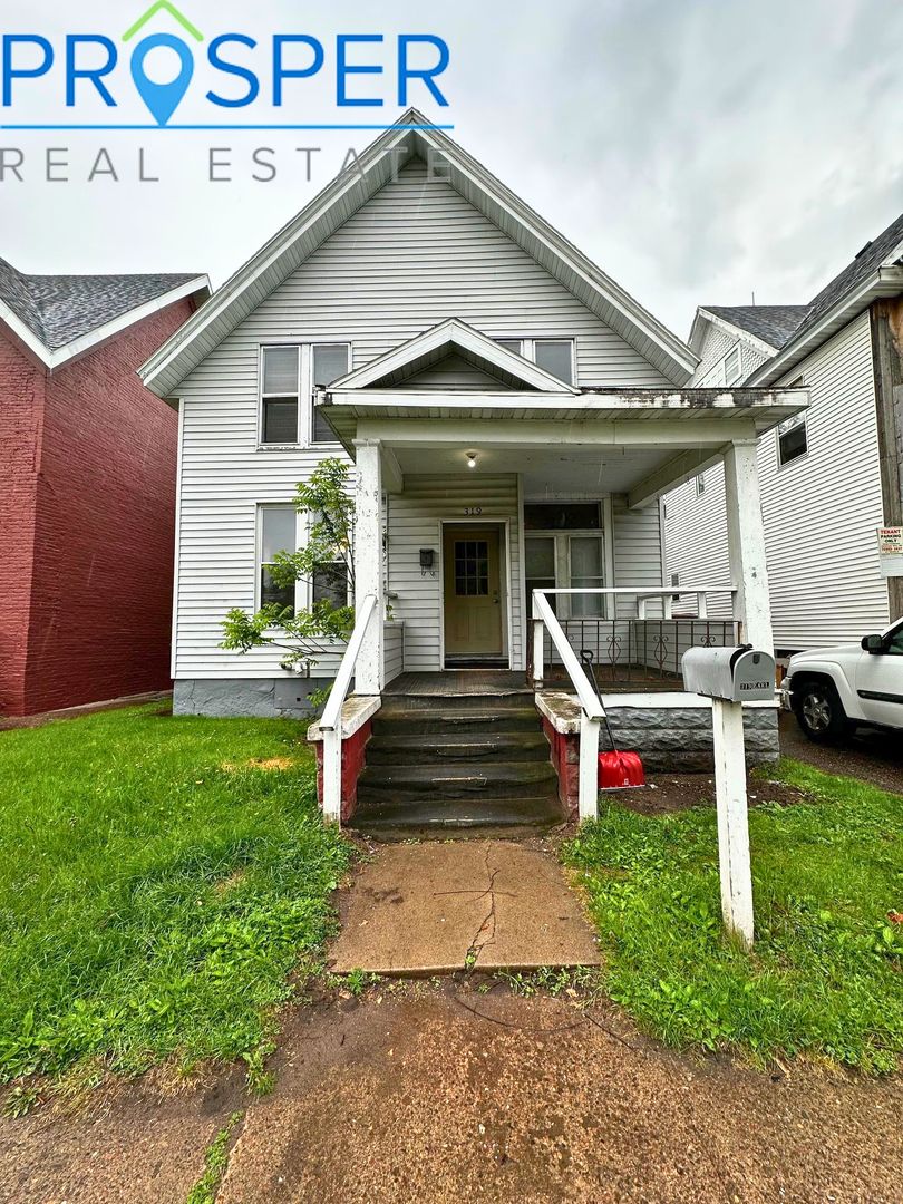 Eau Claire House: 319 Earl Street