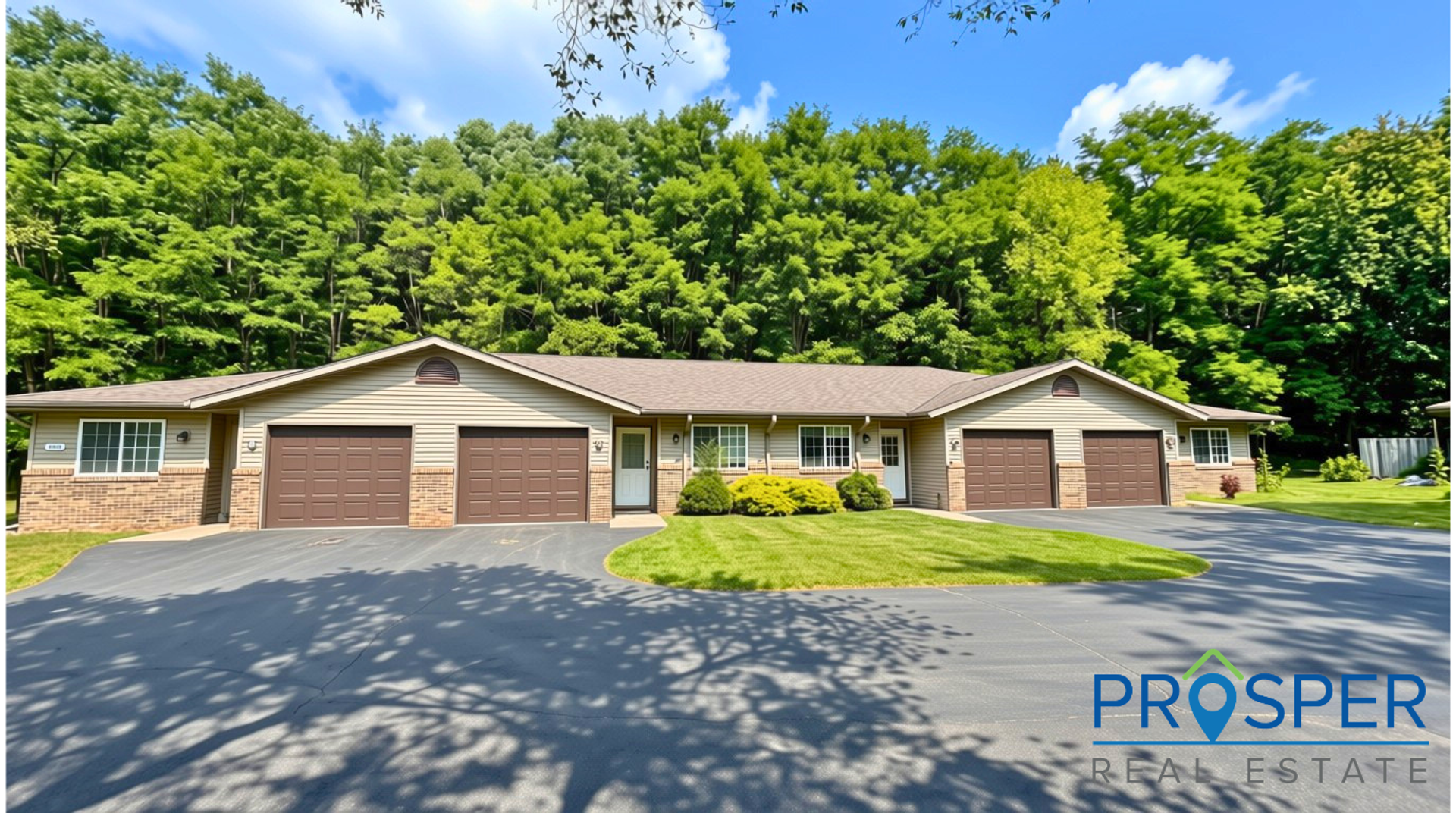 Eau Claire Apartment: 2415 Ridgeview Dr