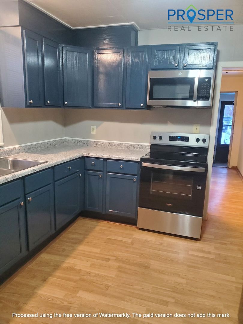 Eau Claire Apartment: 818 Water St