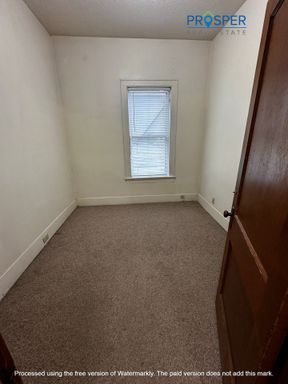 Listing photo thumbnail