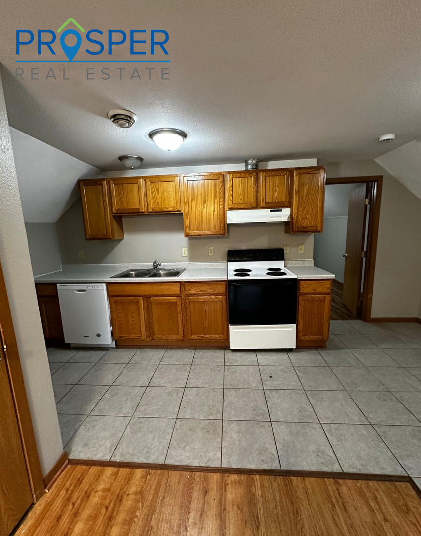 Eau Claire Apartment: 709 Niagara Street