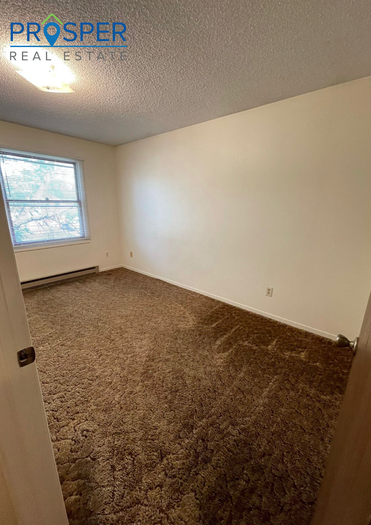 Eau Claire Apartment: 1120 Meridian Heights Drive