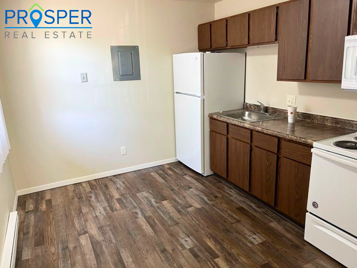 Chippewa Falls Apartment: 1028 First Ave