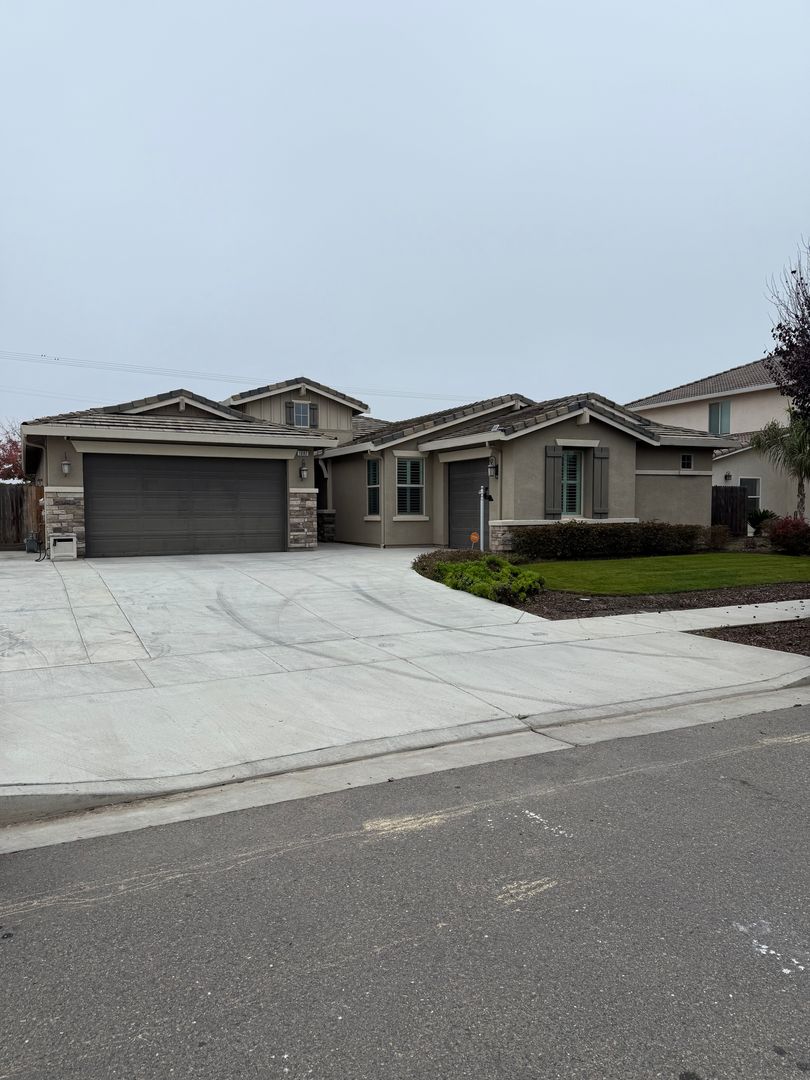 Hanford House: 1082 W Quail Rock Way