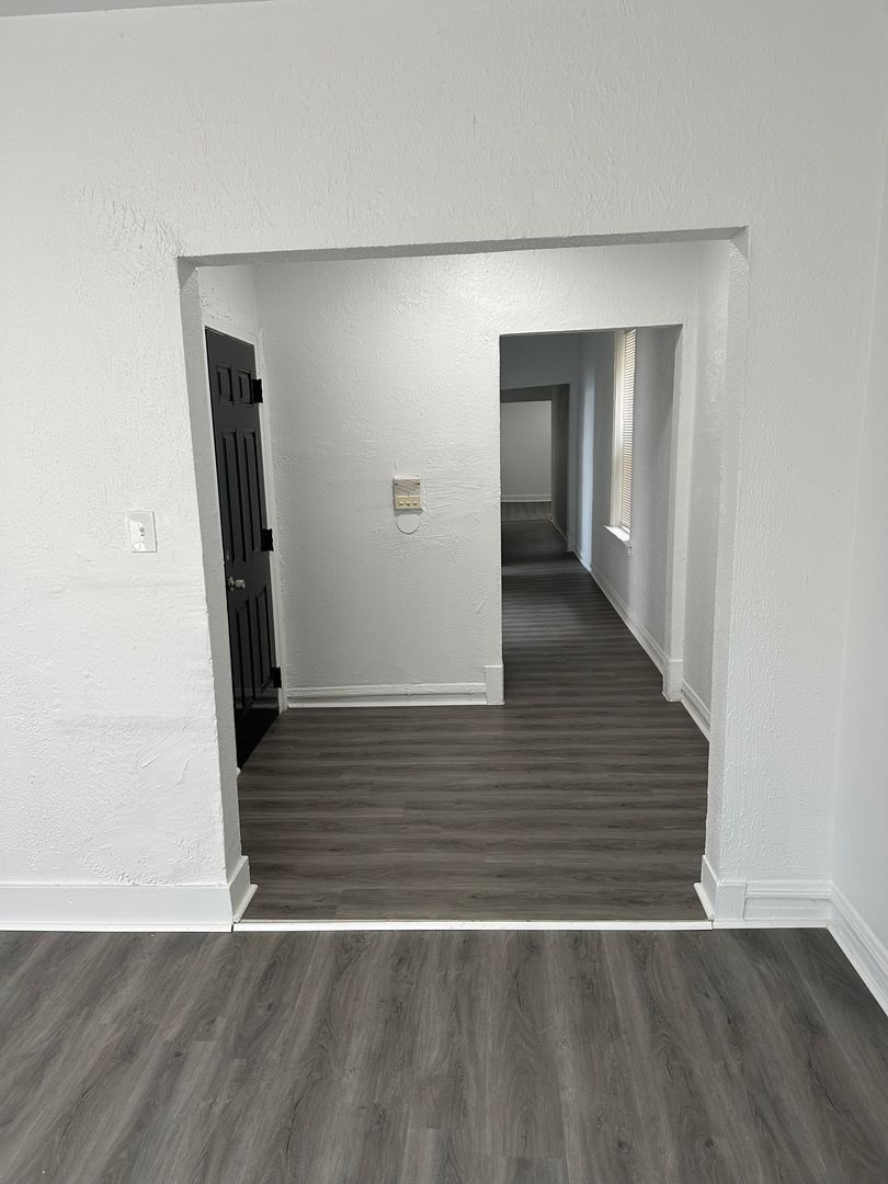 Chicago Apartment: 10-18 S Homan Ave