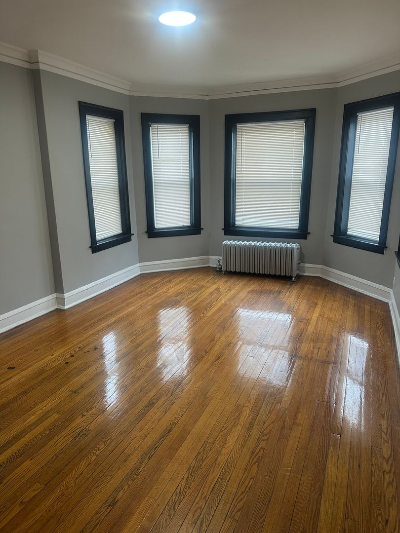 Chicago Apartment: 7942-44 S Champlain Ave
