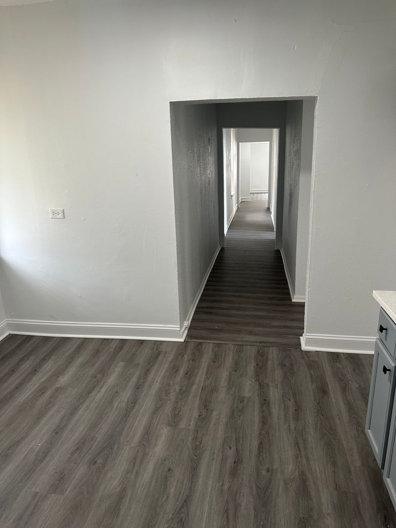 Chicago Apartment: 10-18 S Homan Ave