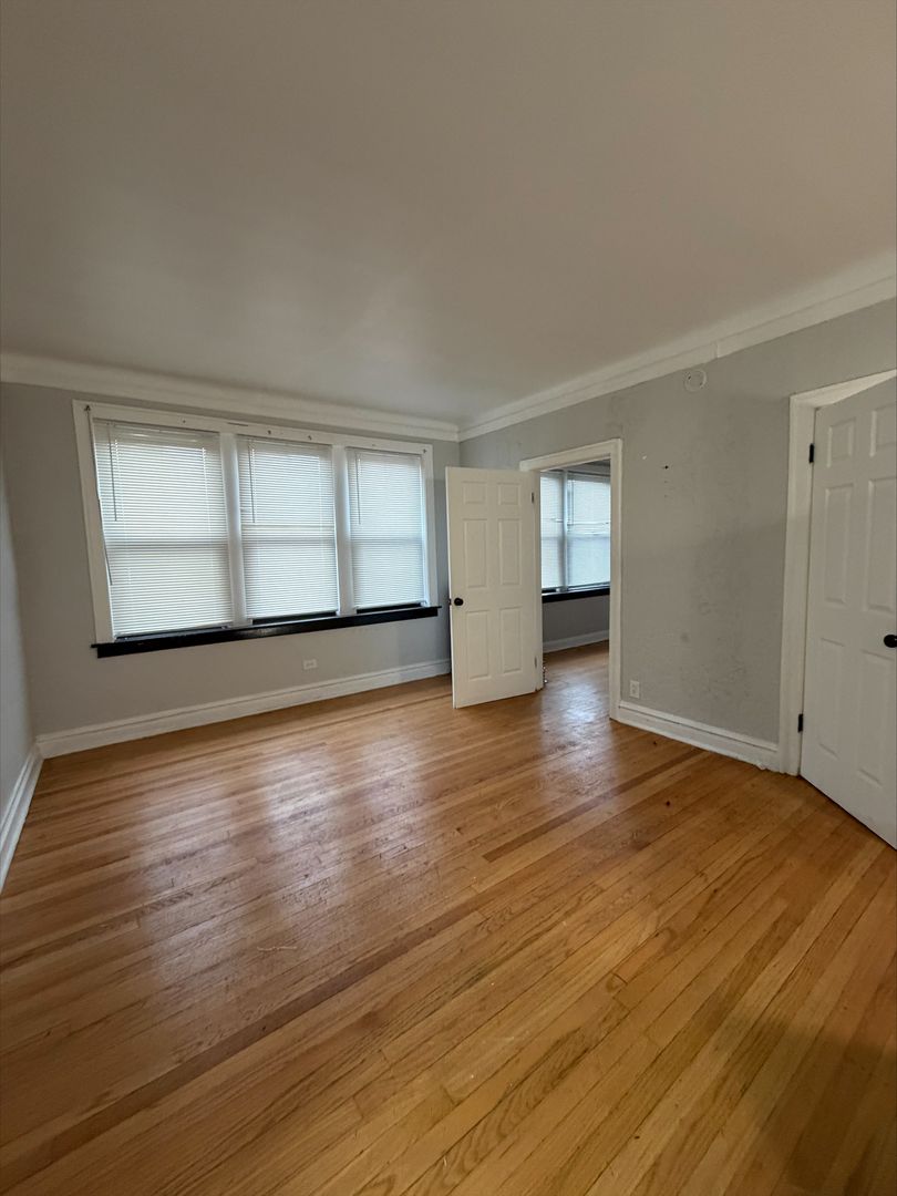 Chicago Apartment: 8242 S Drexel