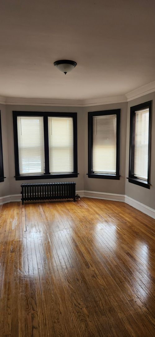 Chicago Apartment: 8056-58 Calumet Ave