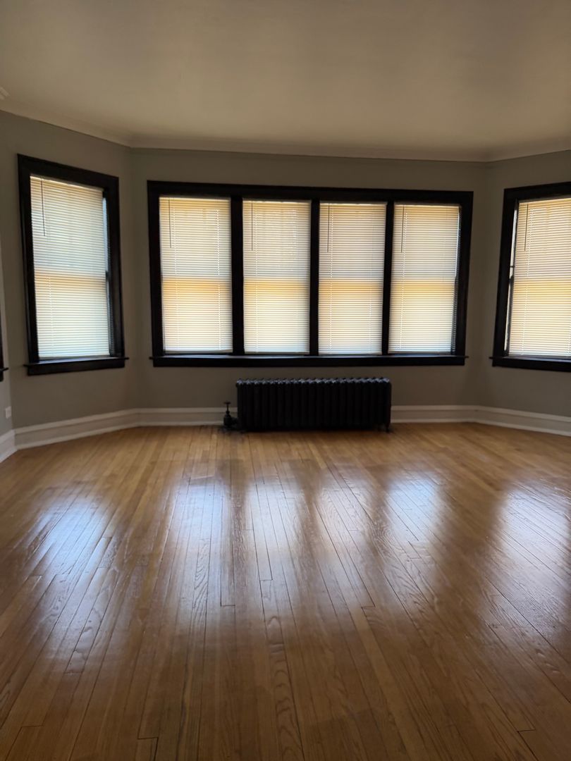 Chicago Apartment: 8005-07 S Champlain Ave