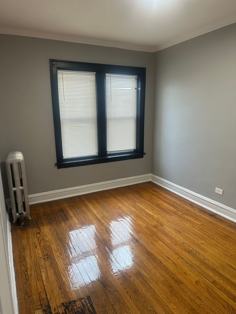 Chicago Apartment: 7942-44 S Champlain Ave