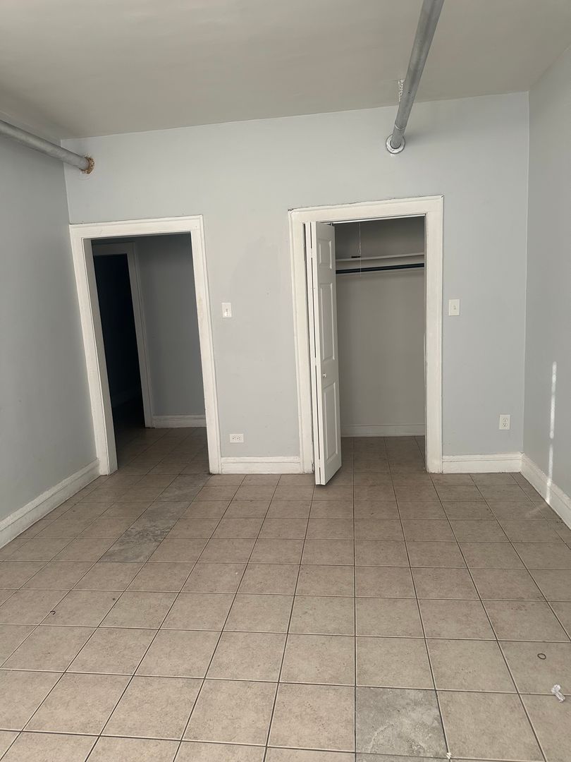 Chicago Apartment: 8050-56 S Champlain Ave