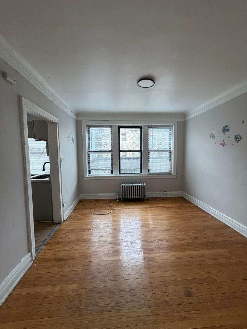 Chicago Apartment: 8242 S Drexel