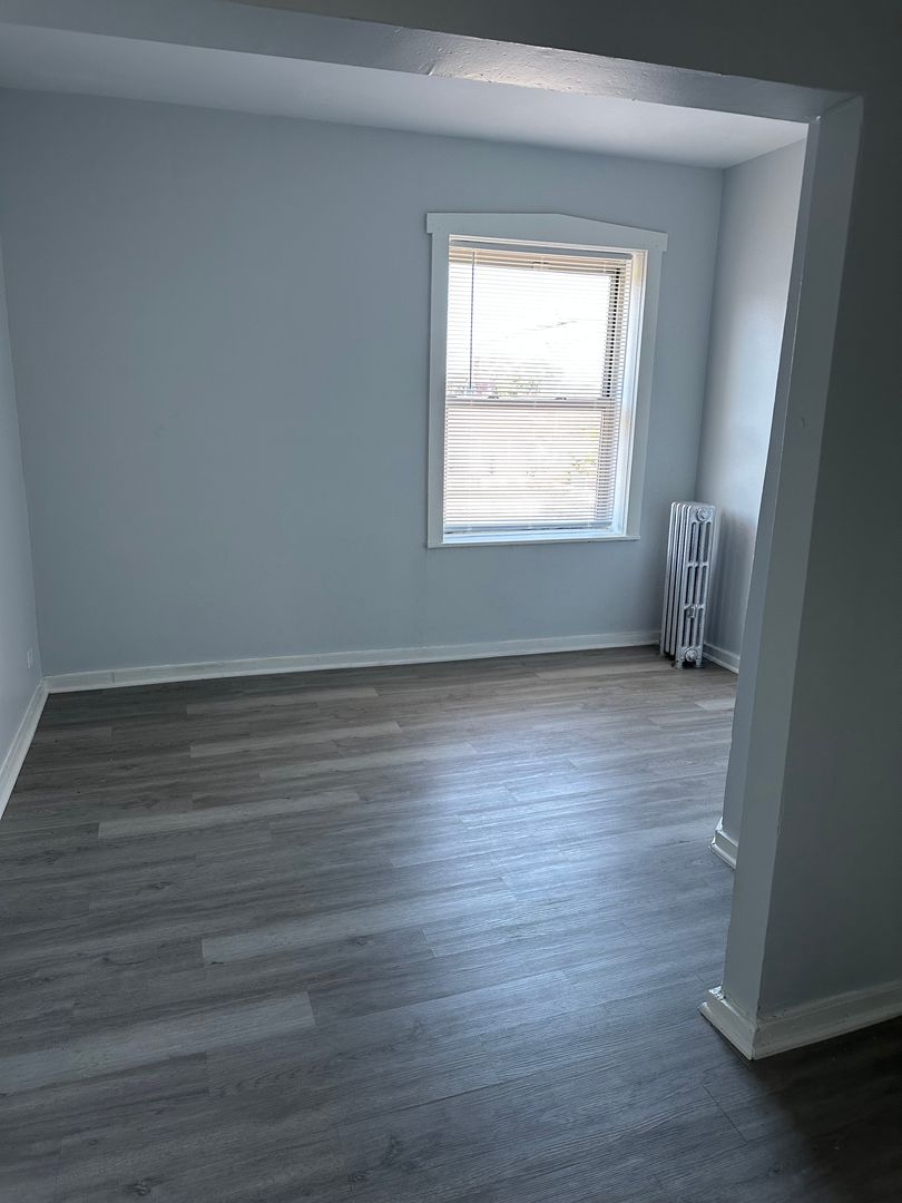 Chicago Apartment: 7501 S Jeffery