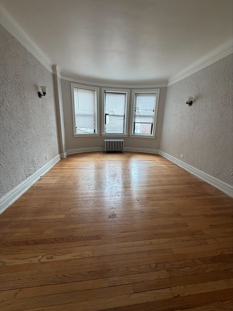 Chicago Apartment: 8242 S Drexel