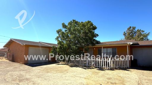 2 Bed, 1 Bath Apple Valley Apartment!