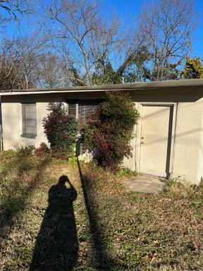 2 BDRM HOUSE CLOSE TO THE U OF A!!!!!! – photo 1
