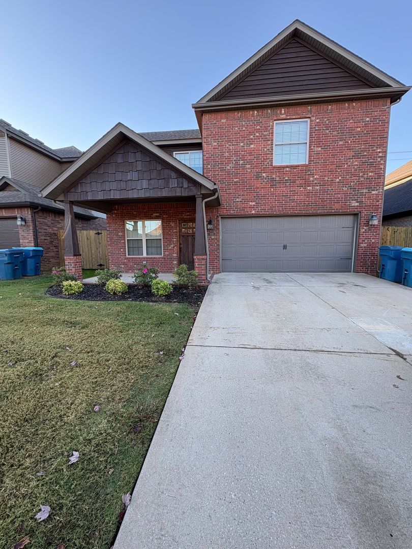 Bentonville House: 3201 SW Hillstone Ave.