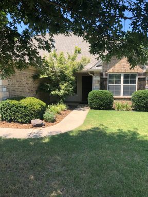BEAUTIFUL HOME IN GREAT LOCATION! – photo 1