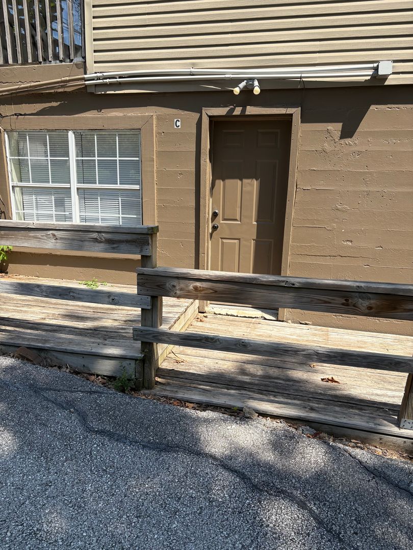 Fayetteville Apartment: 668 N Lindell Ave.