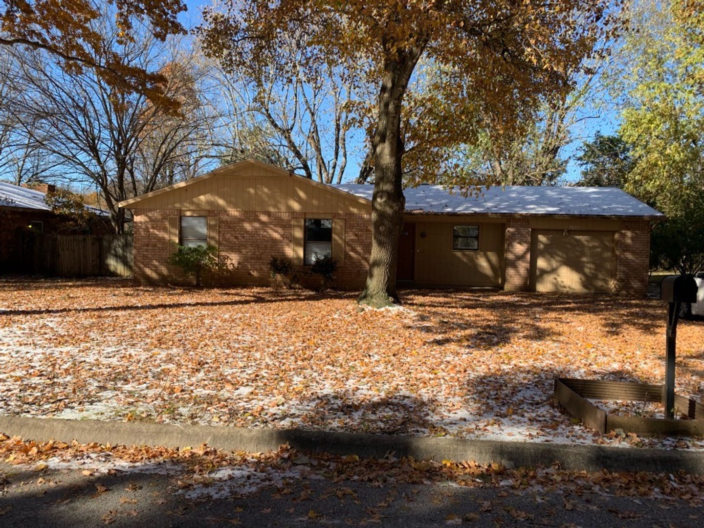 Fayetteville House: 2865 N. Sunny Lane