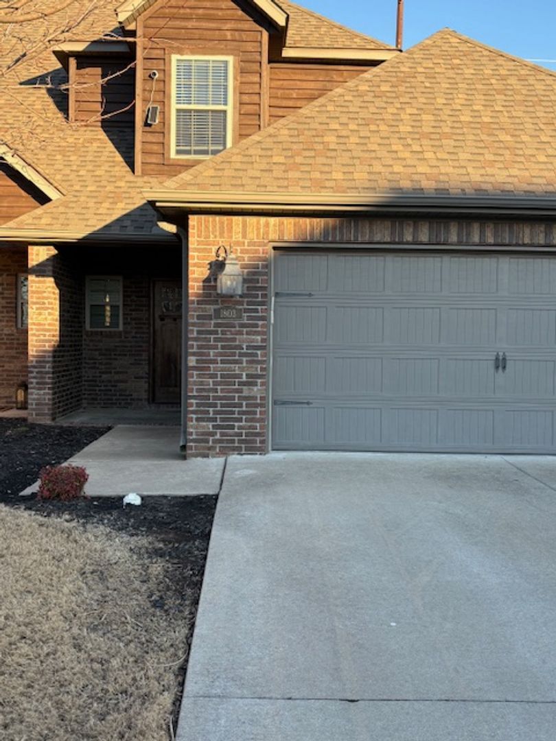 Bentonville Townhome: 1801 & 1803 SW Stonegrove Rd.