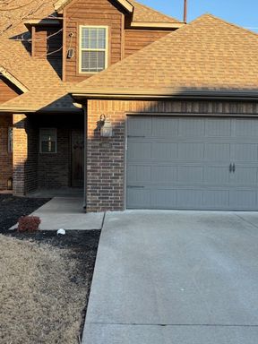BEAUTIFUL HOME IN GREAT LOCATION! – photo 1