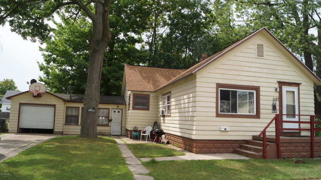Muskegon House: 1187 Kenneth Street