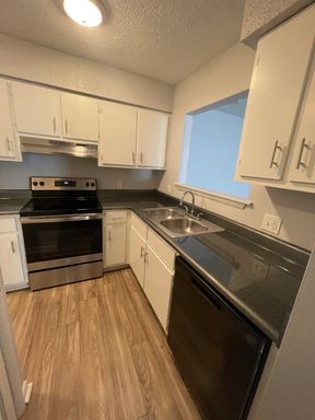 500 Elkton St., F21