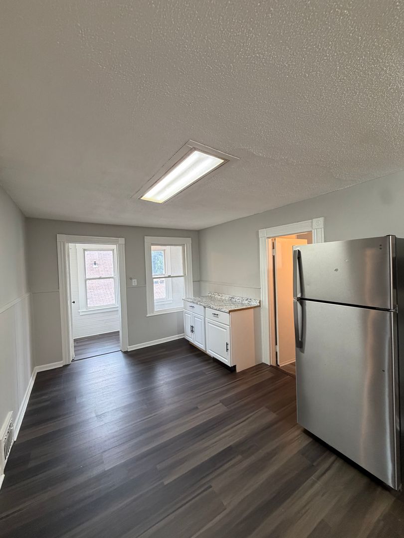 Torrington Apartment: 82 Brookside Avenue