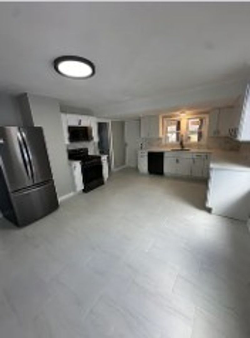 New Britain Apartment: 177 Hart St